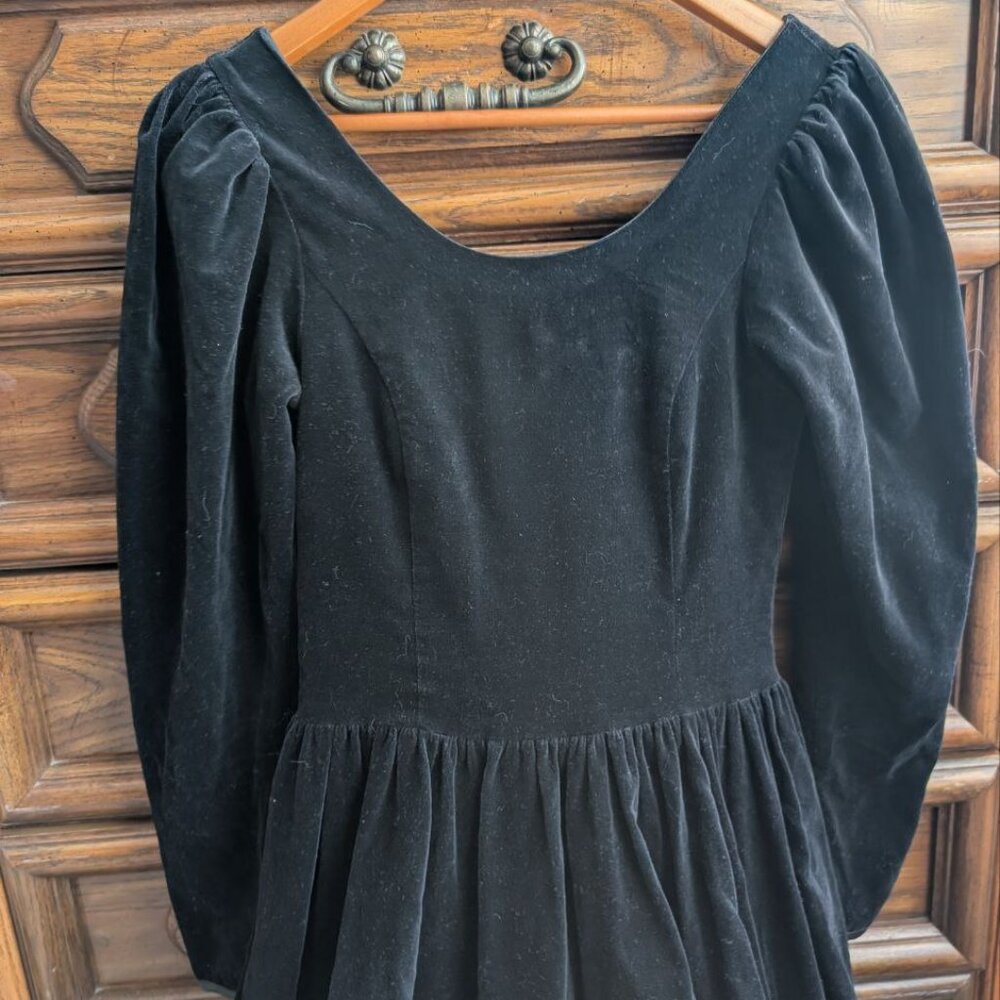 Vintage Laura Ashley Black Velvet Dress Puff Sleeves Size USA 6 / UK 8 / EUR 34 - Picture 3 of 17